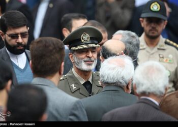 Should the US agree to pay billions in cash to Iran for releasing hostages?