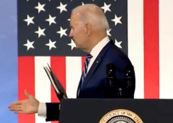 With which invisible people was Biden shaking hands?