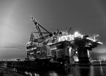 Do you think Biden should force oil companies to do his bidding?