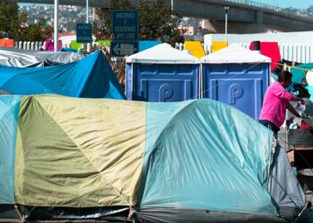 Are Dem mayors right to complain about border crossers bussed north?